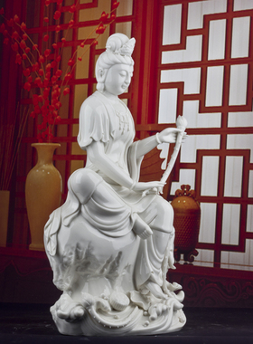 白瓷观世音自在风菩萨博古架佛像