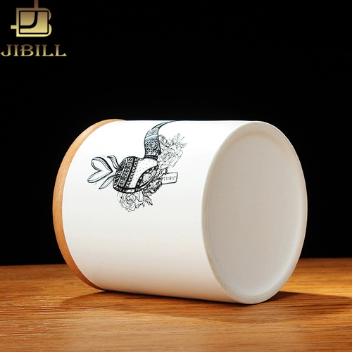 В комплект входят резервуар для увлажнения табака, керамический резервуар, крышка из бука, резервуар для хранения табака, резервуар для увлажнения с гигрометром и увлажняющие таблетки.