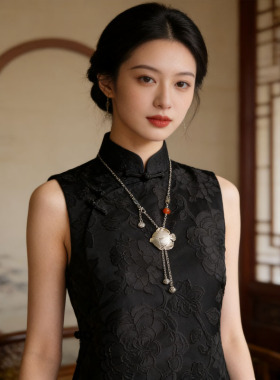 红依新中式蝴蝶流苏藏银毛衣链