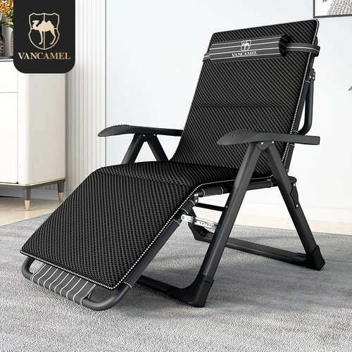 Складывание офиса стула в гостиной во второй половине дня, обед, обед, лето, домашний пляж можно перенести на стул на балконе и ленивый