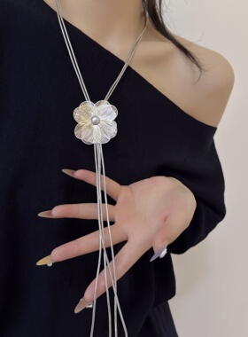 花朵镶珍珠吊坠蛇骨链项链女长款