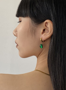 钛钢蛇骨链祖母绿水滴宝石项链