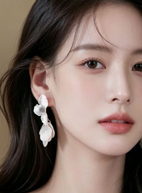 清冷感白色贝壳花朵耳坠耳钉女款