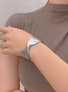 复古女金属开口磨砂手镯