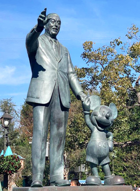 铸铜玻璃钢地标性游乐场卡通雕像