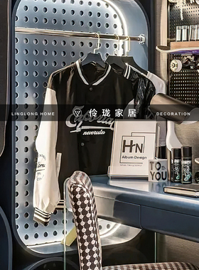 男孩衣帽间衣服滑板装饰品