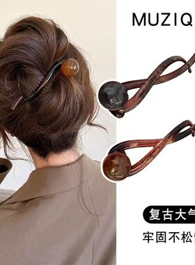 复古咖色珍珠一字抓夹女高级感