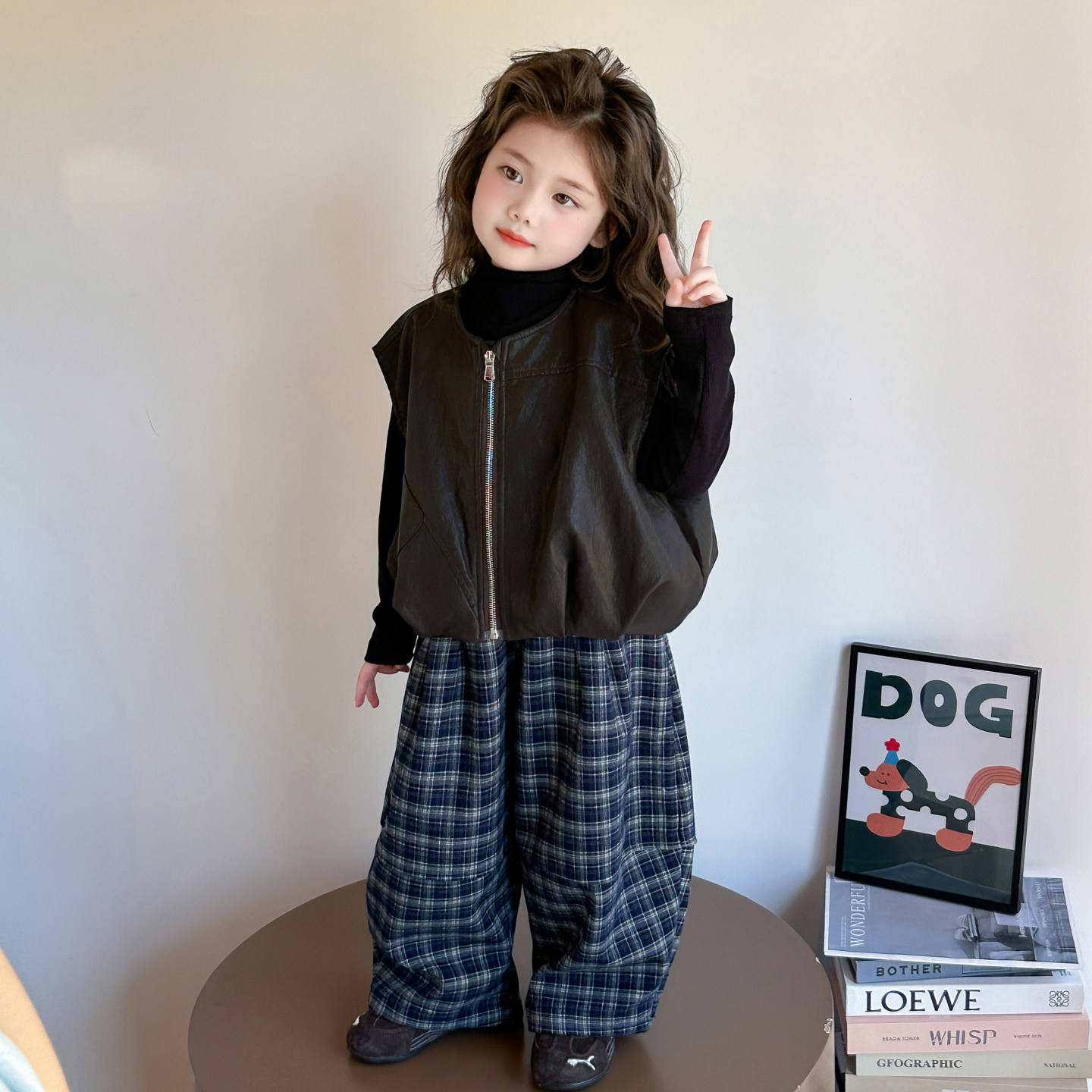 女童套装2025新款洋气时髦宝宝春秋韩版皮马甲打底衫格子裤三件套,淘宝优惠券,粉丝福利购,淘宝优惠卷