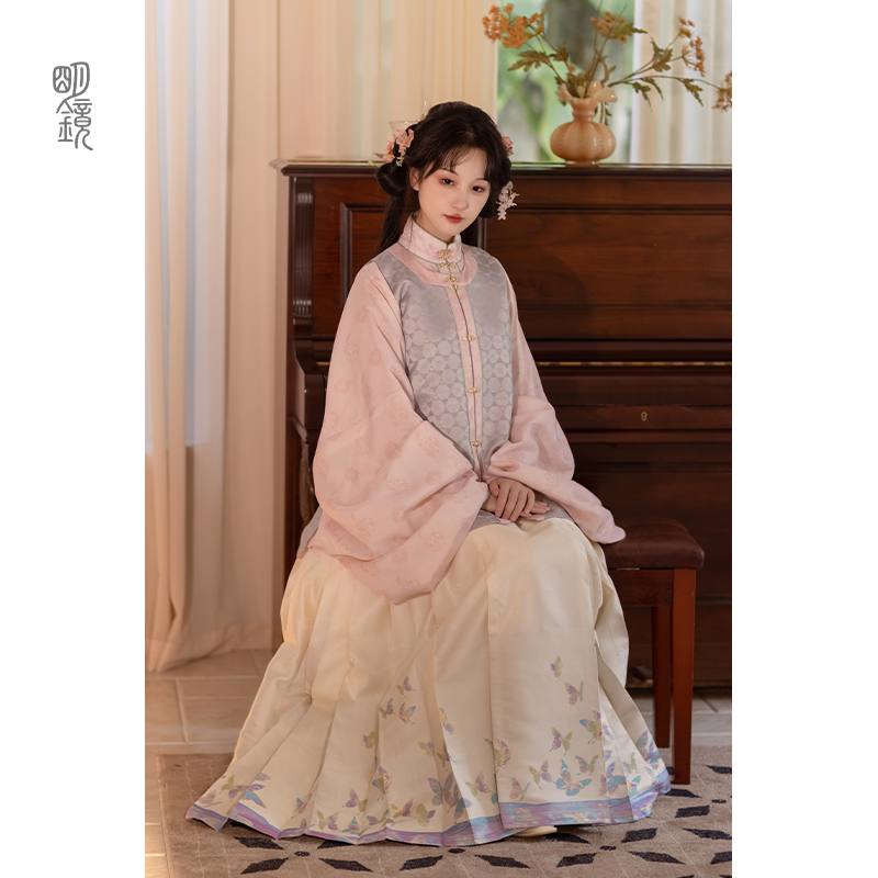 明【镜华服】暗芒·花疏 明制圆领比甲汉服六芒星辰锦暗纹 - 图3