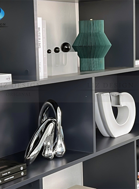 现代样板间书架装饰品组合软装柜子展示架纸雕艺术摆件仿真书相机