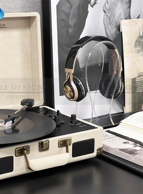 简约样板房书房桌面摆件组合