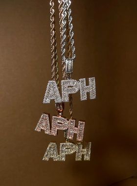 aphasiagallery 铜镀镶嵌合成立方氧化石APH字母项链