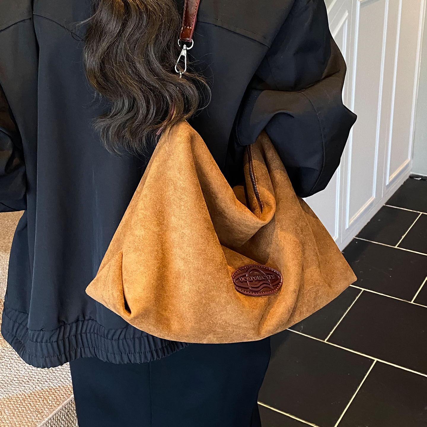 高级感秋季新款大容量2025女式通勤麂皮绒单肩包时尚潮斜挎包,淘宝优惠券,粉丝福利购,淘宝优惠卷