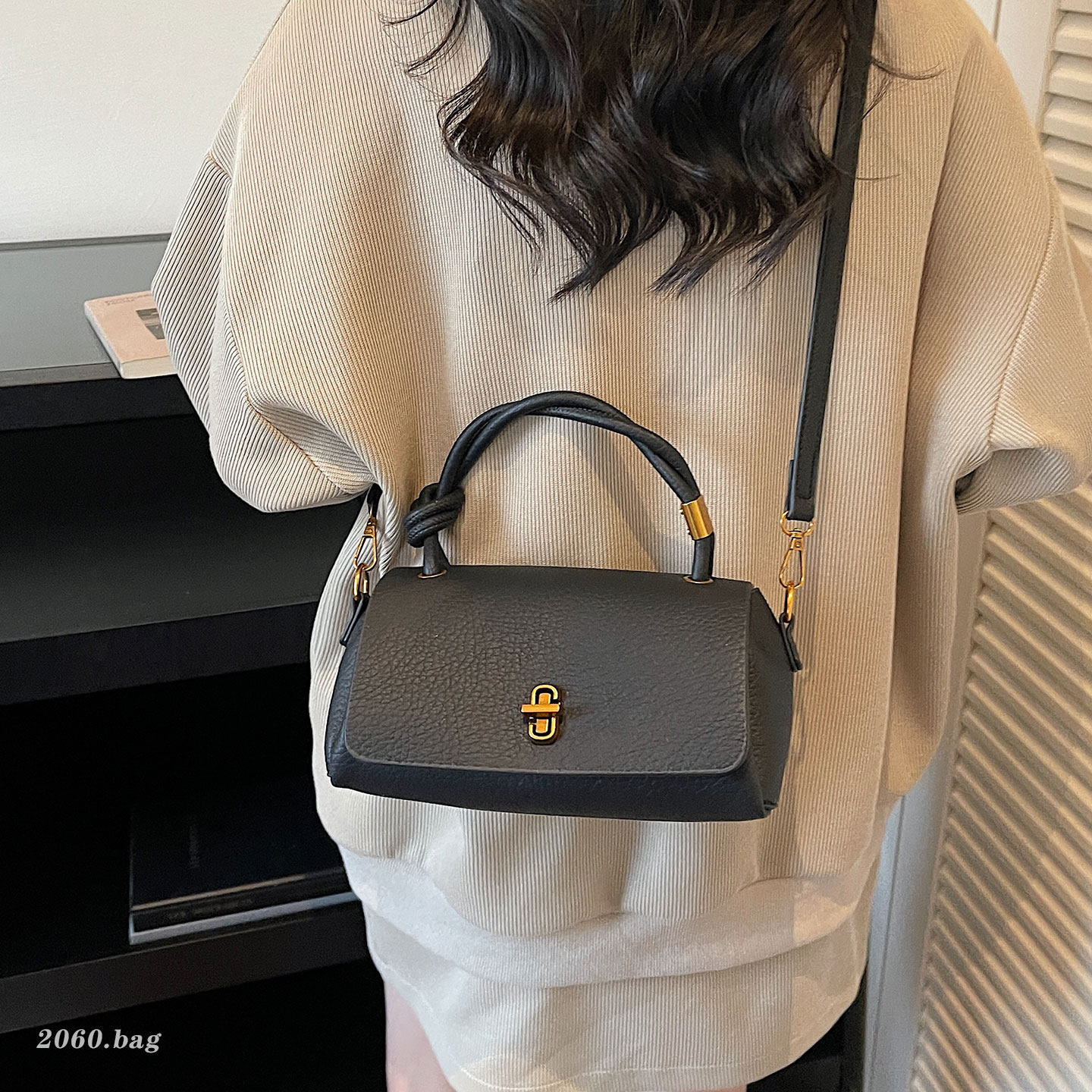 小众设计通勤洋气小方包女式2026新款高级感百搭单肩斜挎手提包,淘宝优惠券,粉丝福利购,淘宝优惠卷