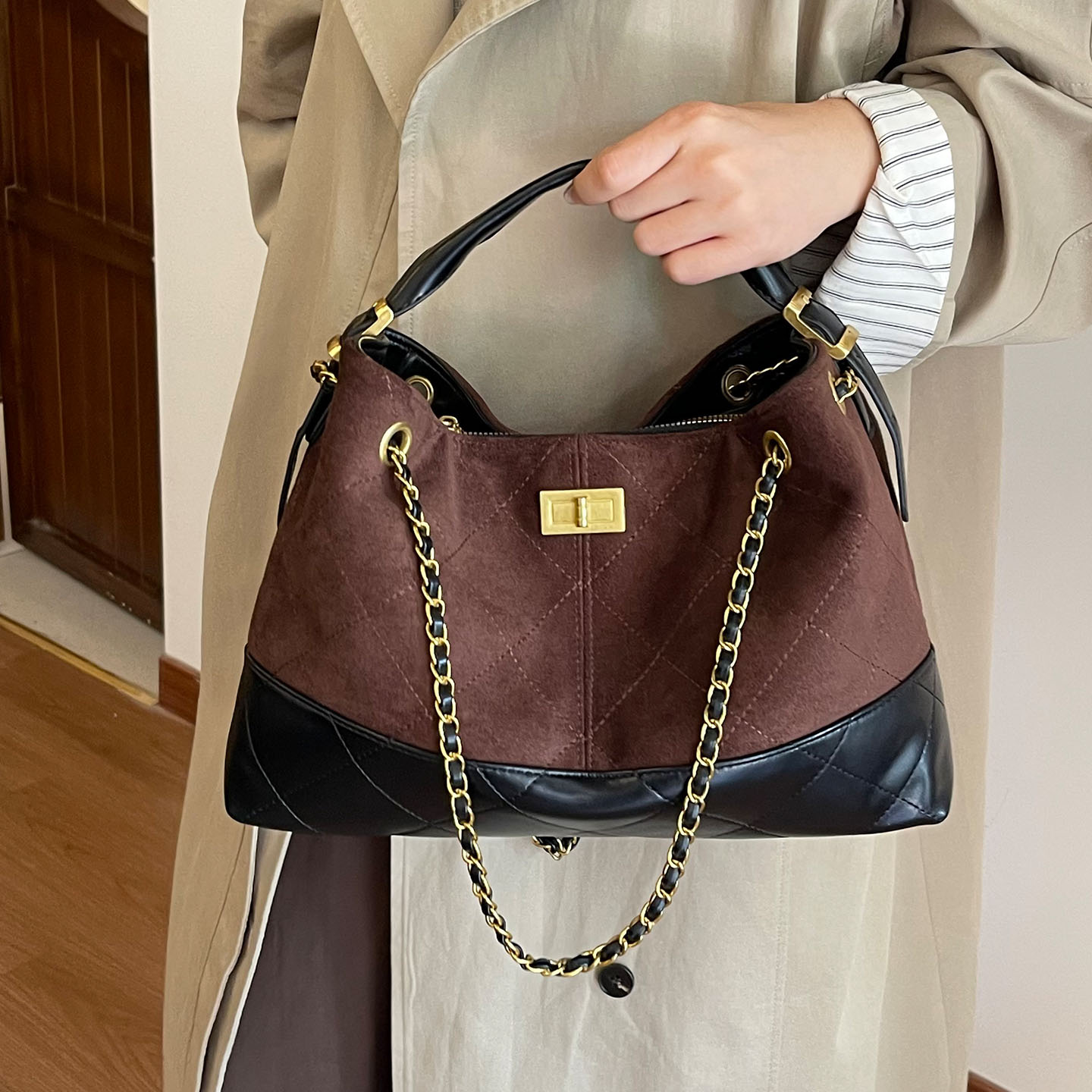 大容量复古链条水桶包包2025时尚潮百搭高级感麂皮女通勤单肩包 - 图2