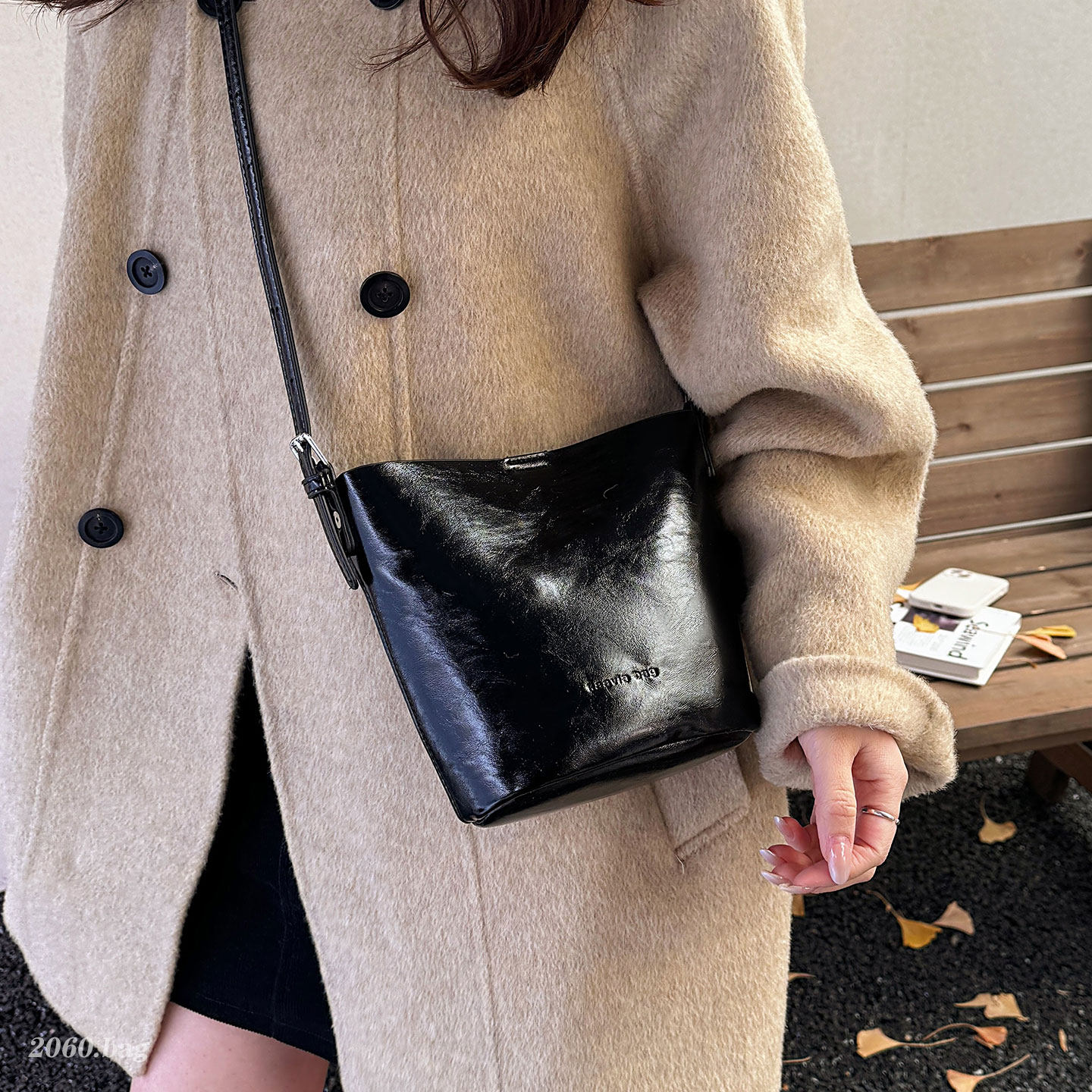 复古质感水桶包包女时尚2025秋冬新款油蜡皮高级感通勤单肩斜跨包,淘宝优惠券,粉丝福利购,淘宝优惠卷