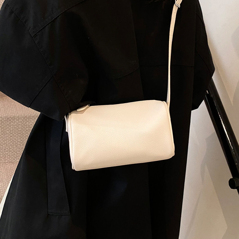 手拎时尚休闲枕头包女2025春季新款简约百搭单肩包高级感通勤女包,淘宝优惠券,粉丝福利购,淘宝优惠卷