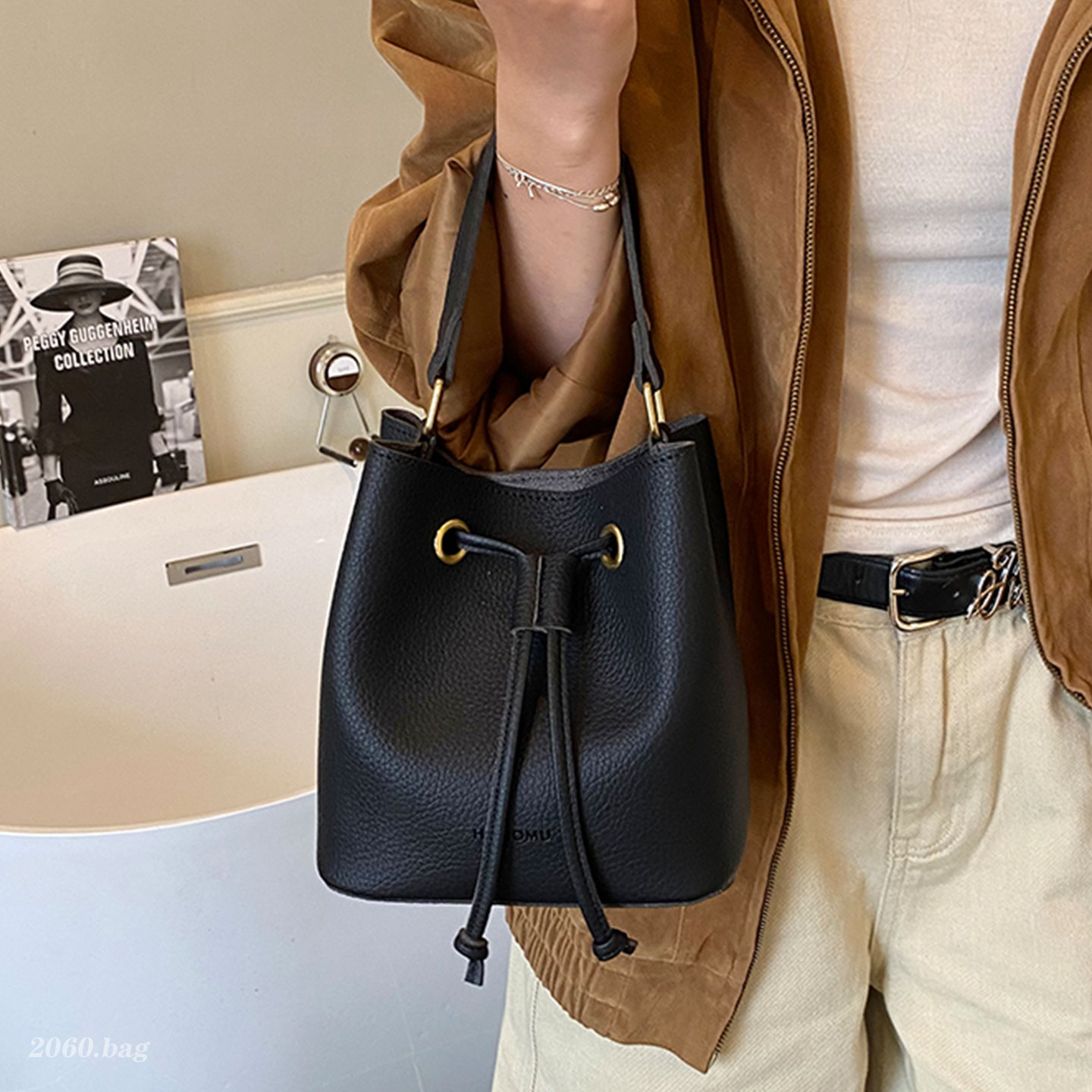 气质百搭时尚精致简约洋气单肩斜挎休闲2025秋季女式手提水桶包 - 图2