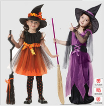 The Halloween childrens clothing girl acting out of a witch cloak witch cos to wear a bat makeup ball costume