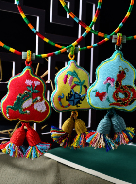 真安顺艾草香包五彩绳项圈