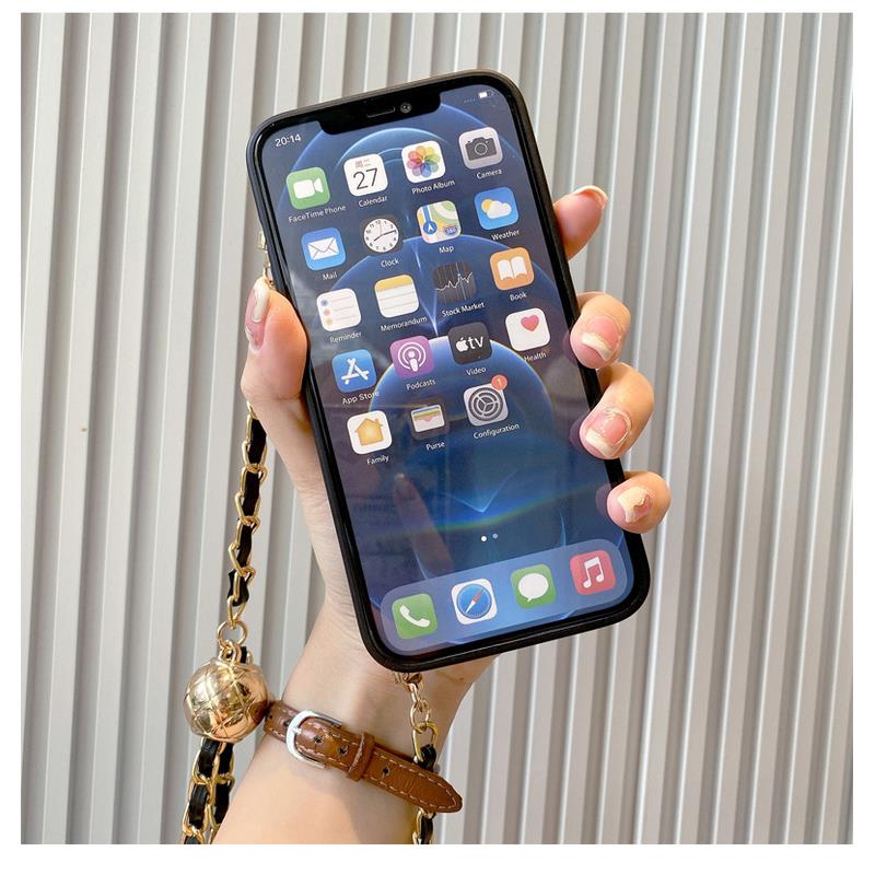适用苹果16promax手机壳斜挎可调节iphone15高档皮纹保护套14puls网红同款13promax背带挂绳12潮牌小香风链条