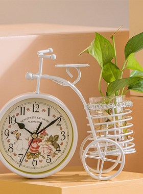 新款客厅铁d艺装饰玄关摆件卧室静音钟表床头钟饰创意小钟台钟书