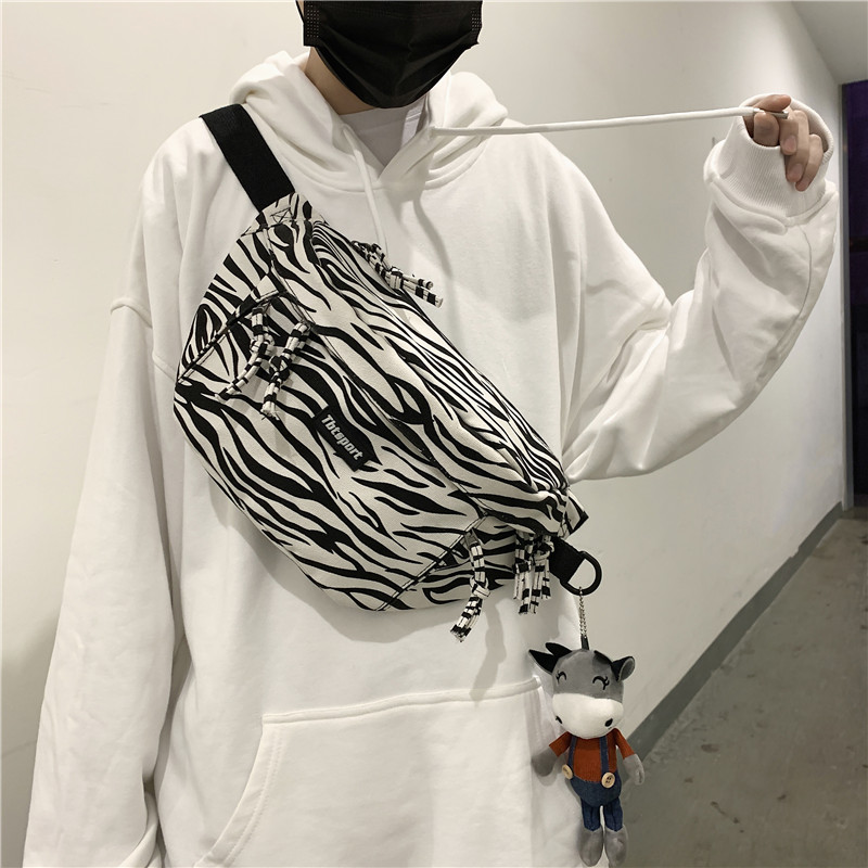 男潮牌大容量ins斑马奶牛纹斜挎包 仟仁狮男士包袋