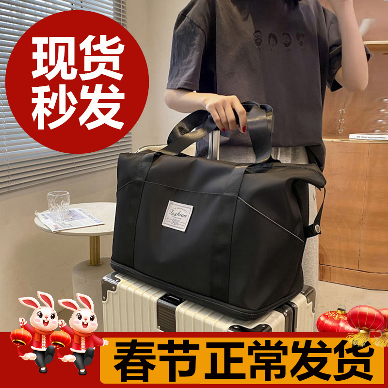 爱打扮(www.idaban.cn)，大容量旅行包女 轻便手提登机包收纳袋学生住校可套拉杆箱行李包