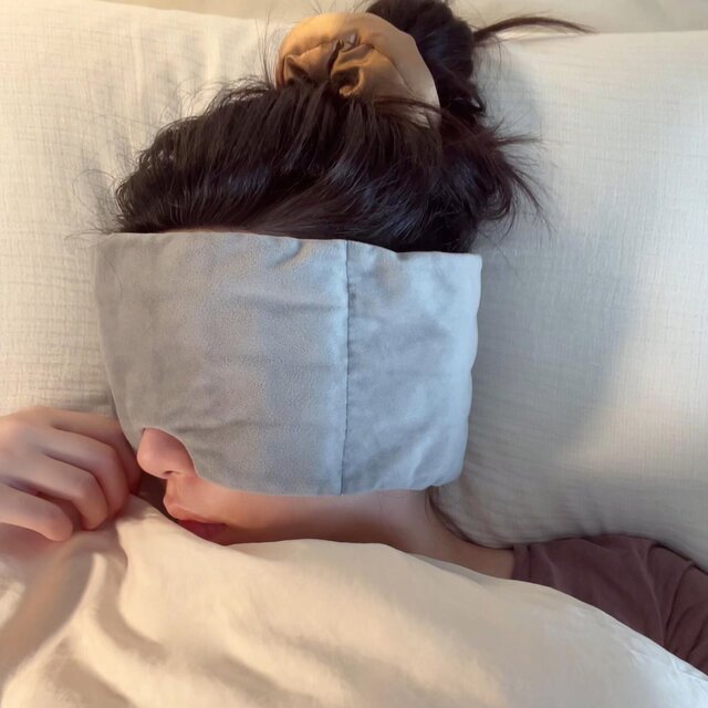 Good light-blocking sleep aid for men and women ice silk earplugs and eye protection