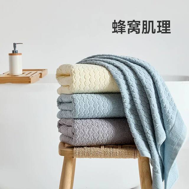 Miniso's quick-absorbent bath towel is soft and skin-friendly