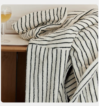 London light luxury in style simple striped couple nightgown men and women towel cotton material absorbent nightgown ກາງ​ຄວາມ​ຍາວ