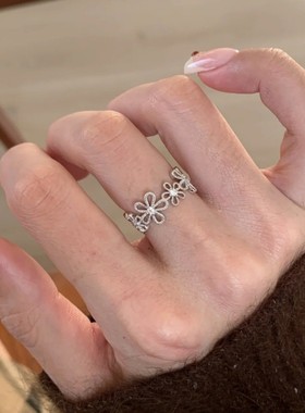 2026拉丝蕾丝花瓣锆石花朵戒指女小众设计百搭食指戒轻奢高级精致