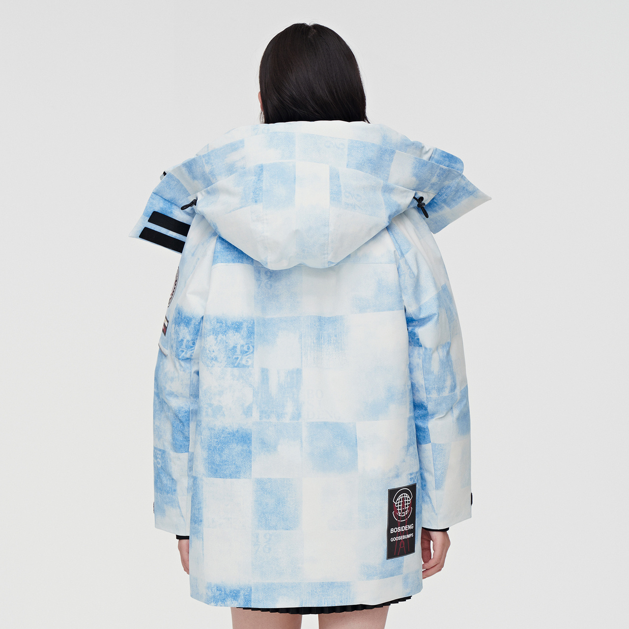  波司登服饰outlets店羽绒服