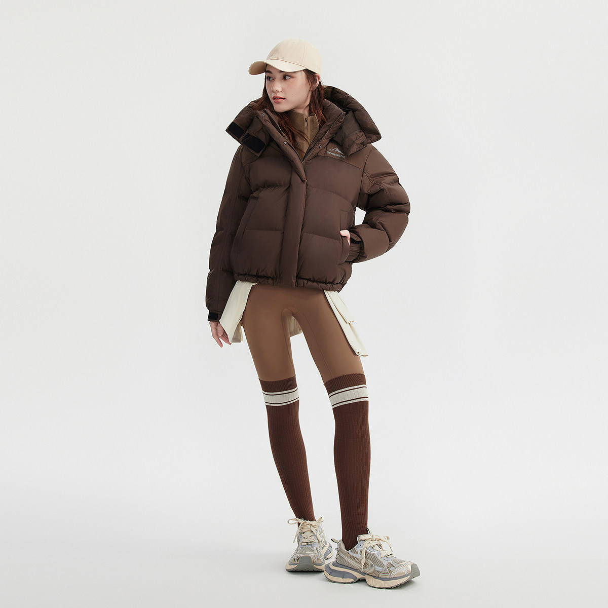波司登短款羽绒服女时尚运动户外外套