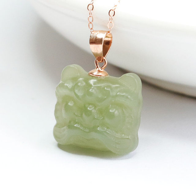 S925 silver inlaid natural Hetian jade pendant lake green lion awakening necklace jade gift girlfriend high-end sense of awakening lion pendant