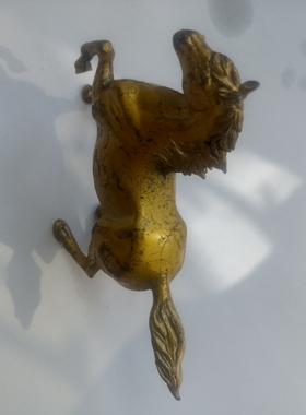 摆件材料是金属的东洋马古玩