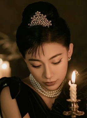 多层珍珠锁骨链女赫本风拍照