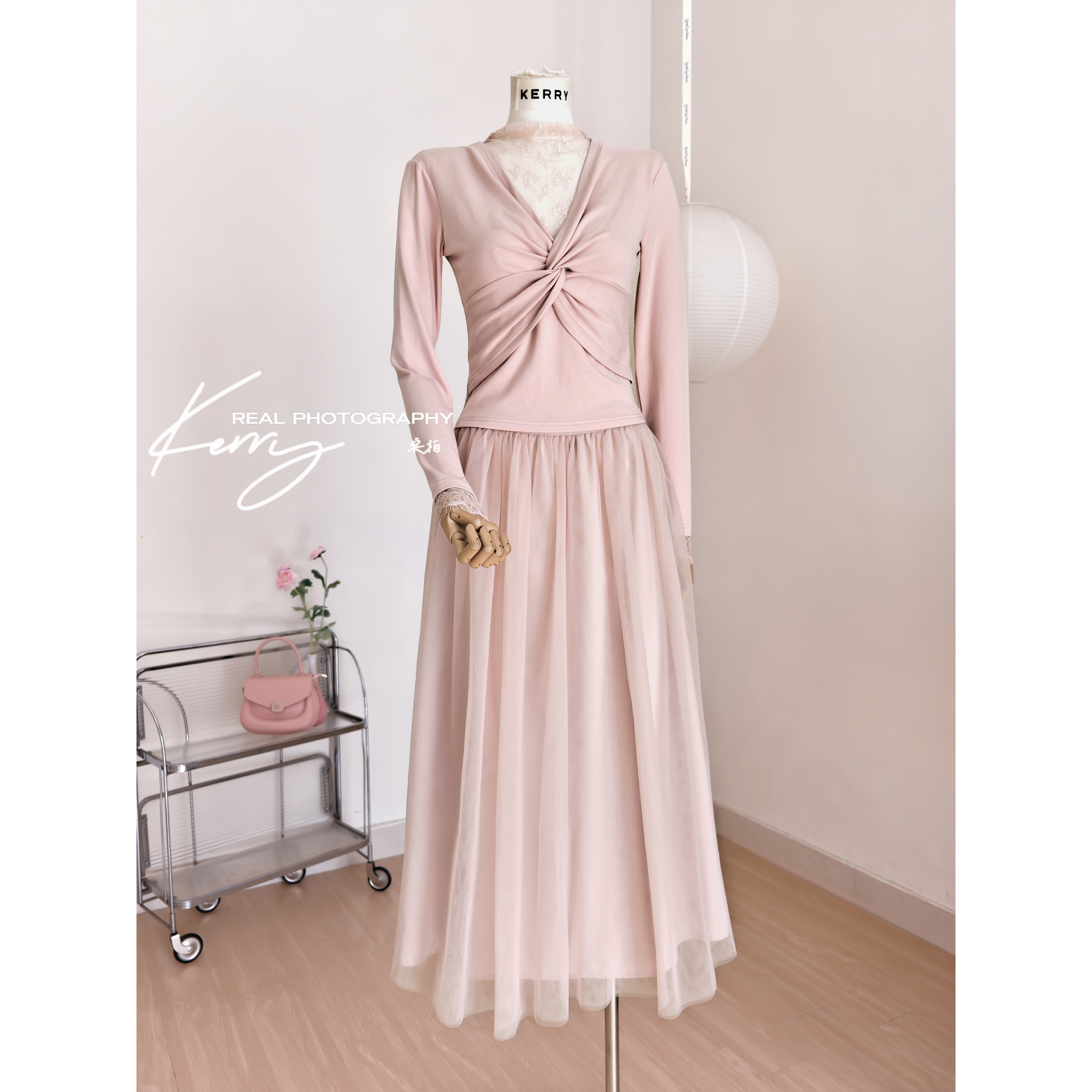 莉莉丝 气质温柔风套装女蕾丝拼接针织上衣+半裙两件套韩系穿搭春,淘宝优惠券,粉丝福利购,淘宝优惠卷