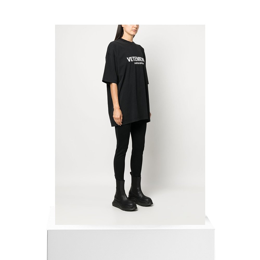 香港直邮VETEMENTS 女士T恤 UE54TR170BBLACK - 图3