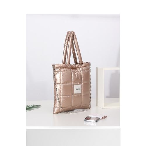 日本直邮jouetie 女士金属感绗缝平底托特包附球链肩带 JUT81540B - 图3