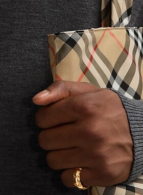 Burberry柏博利24年款 男女通用金色纯银镀金盾牌结构戒指