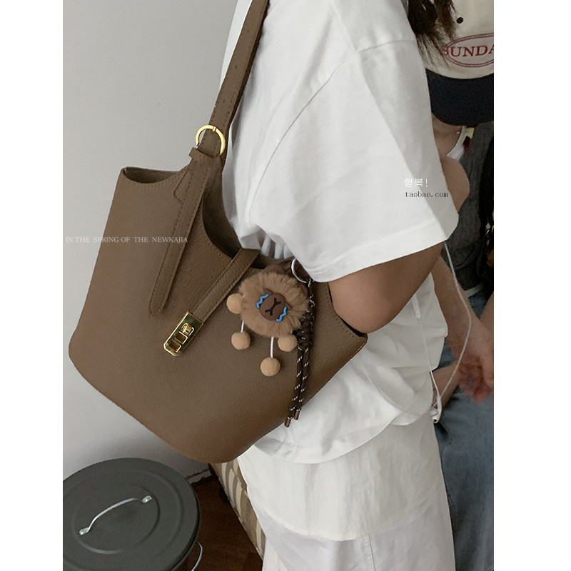 手提菜篮子包包女式2024新款秋冬潮韩国复古水桶包简约单肩腋下包,淘宝优惠券,粉丝福利购,淘宝优惠卷