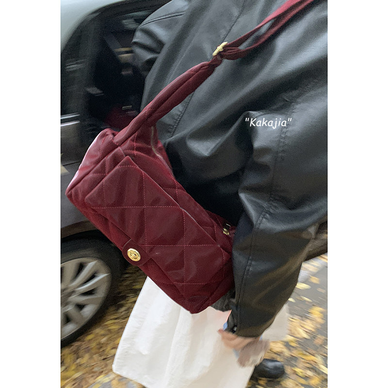 百搭ins斜挎包包女秋冬2024新款潮时尚韩国马鞍包休闲菱格腋下包,淘宝优惠券,粉丝福利购,淘宝优惠卷