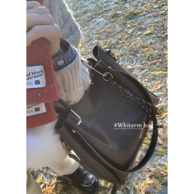 复古手提通勤包包女秋冬2024新款潮时尚托特包简约大容量斜挎包 - 图2