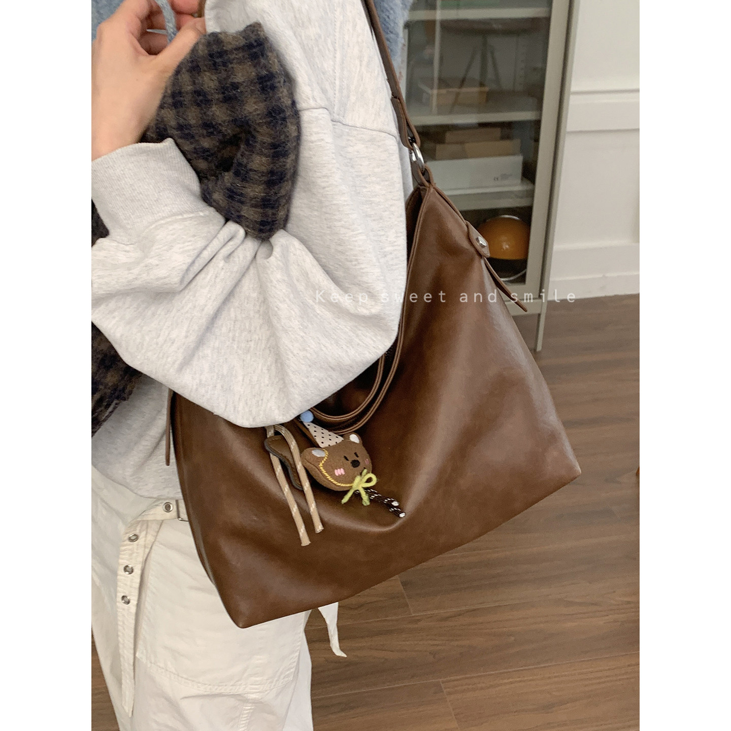 复古大容量斜挎包包女2025新款潮时尚韩国水桶包单肩托特包,淘宝优惠券,粉丝福利购,淘宝优惠卷