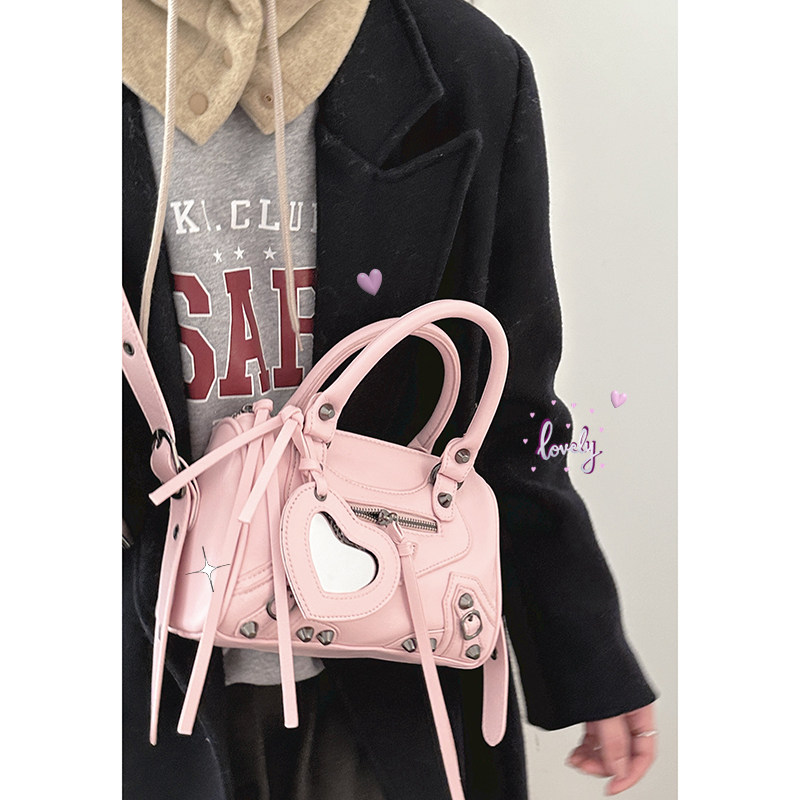 潮酷机车包包女2023新款潮时尚手提粉色枕头包宽肩带单肩斜挎包,淘宝优惠券,粉丝福利购,淘宝优惠卷