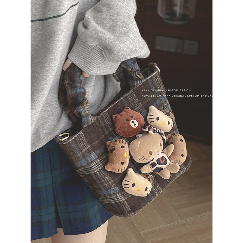 卡通玩偶毛呢包包女2024新款潮秋冬复古格子手提托特包百搭斜挎包,淘宝优惠券,粉丝福利购,淘宝优惠卷