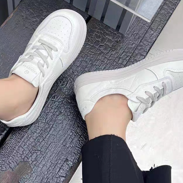 小白鞋女透气百搭休闲鞋平底单鞋舒适轻便高端女鞋明星同款女鞋子