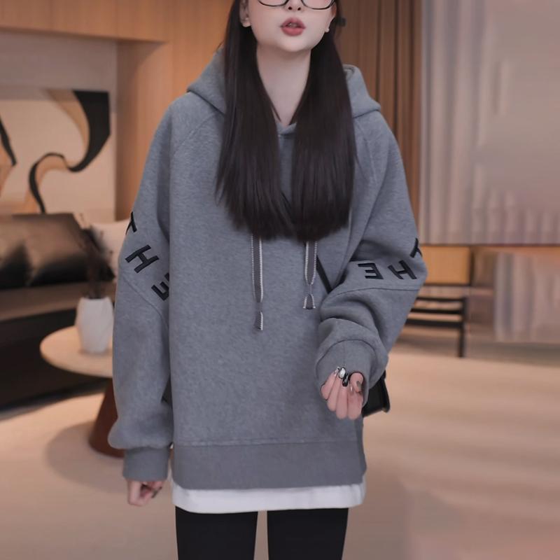 2024秋冬季新款灰色字母刺绣长袖连帽卫衣女加绒加厚百搭遮肚上衣 - 图2