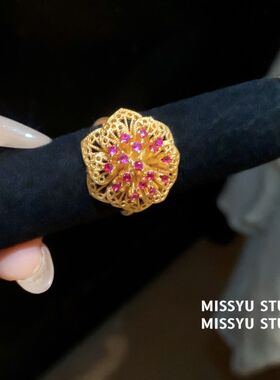 小众方形手饰女锆石戒指花朵红色